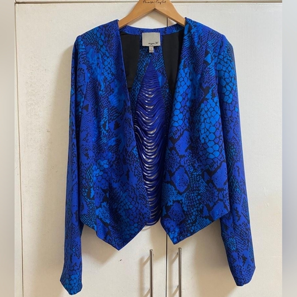Aryn K blue cropped snakeskin blazer with open back detail in  sz small